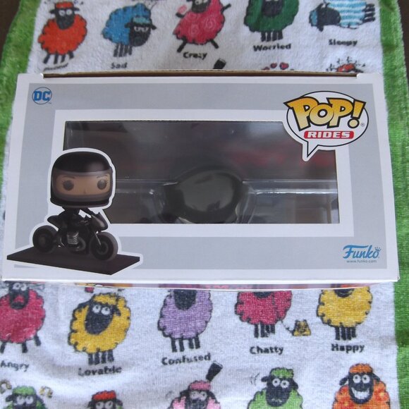 batman selina kyle on motorcycle funko - Picture 3 of 6